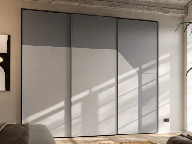 Custom-made wardrobe with Level UP + Climb UP 45 sliding door by Orme.