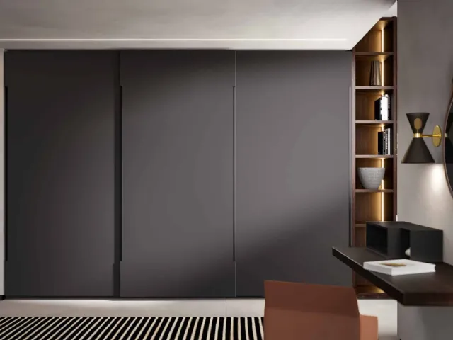 Wardrobe with smooth sliding doors in Asphalt lacquered finish by Veneran.