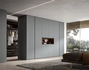 Wardrobe with smooth swing doors lacquered in Veneran Smoke.