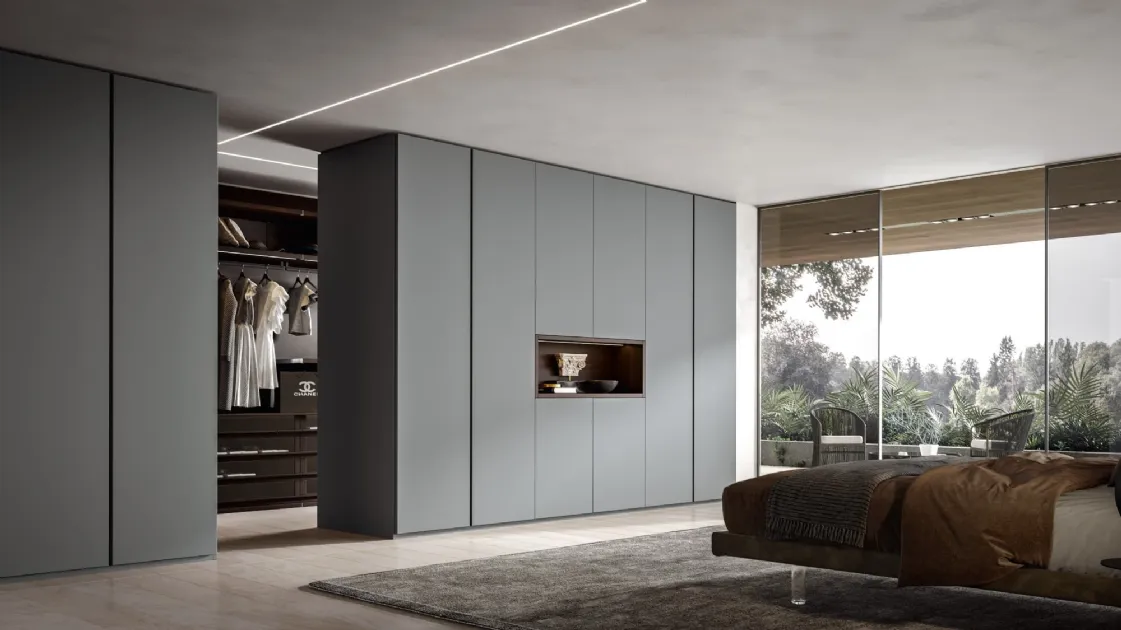 Wardrobe with smooth swing doors lacquered in Veneran Smoke.