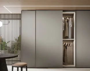 Wardrobe with smooth sliding doors in Mole Lacquered finish by Veneran.