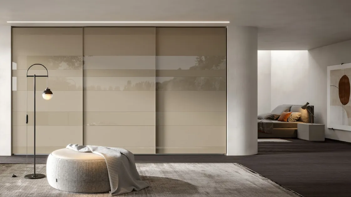 Horizon wardrobe with sliding doors in matt lacquer and Veneran glass.