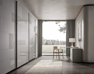 Wardrobe with sliding doors Strip Lacquered by Veneran.