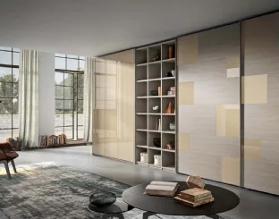 Wardrobe with Strip sliding doors in ash oak, glossy hazelnut glass, and glossy hazelnut lacquer by Veneran.