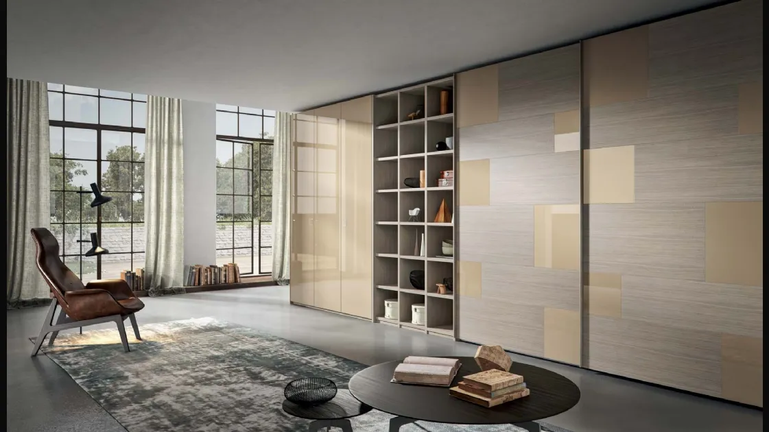 Wardrobe with Strip sliding doors in ash oak, glossy hazelnut glass, and glossy hazelnut lacquer by Veneran.