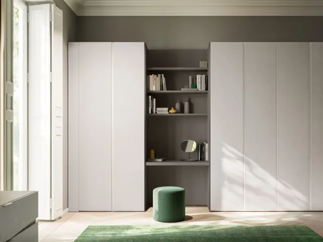 Wardrobe with hinged doors and desk compartment. Tratto 29 by Orme.
