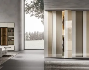 Wardrobe with Vela hinged doors in glossy lacquered glass by Veneran.