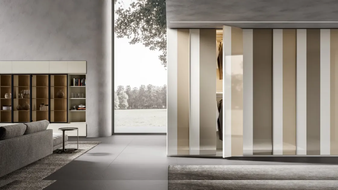 Wardrobe with Vela hinged doors in glossy lacquered glass by Veneran.