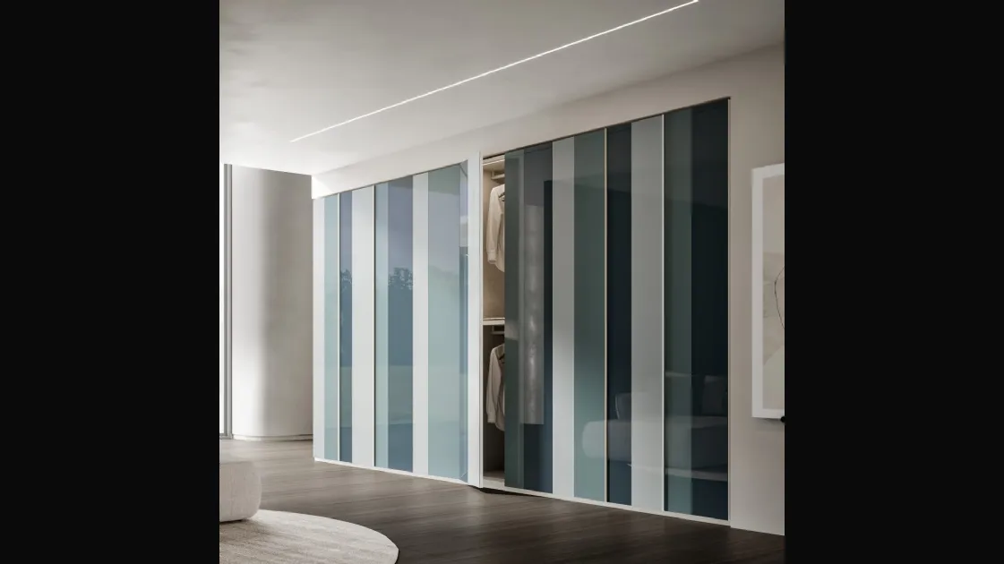 Wardrobe with swinging doors Vela in glossy lacquered glass by Veneran.
