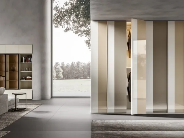 Wardrobe with Vela hinged doors in glossy lacquered glass by Veneran.