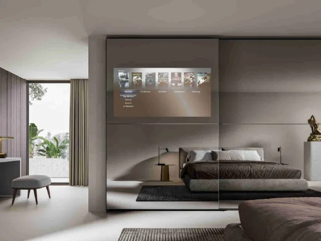 Visual wardrobe with sliding mirrored doors with TV by Veneran.