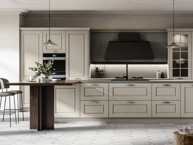 Classic kitchen with Asolo 03 island in lacquered and laminated finish by Arredo3