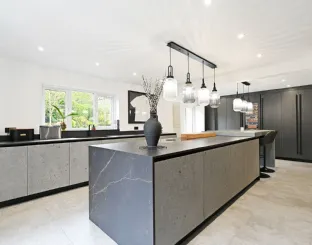 Design Kitchen with Aspen D23 Island by Doimo Cucine