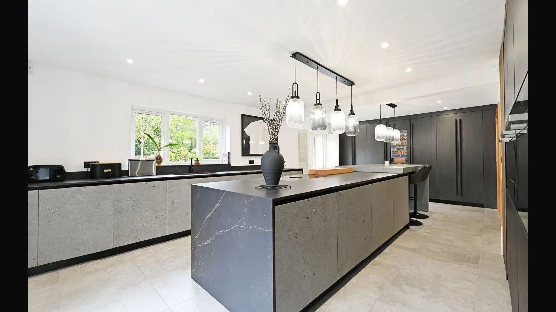 Design Kitchen with Aspen D23 Island by Doimo Cucine