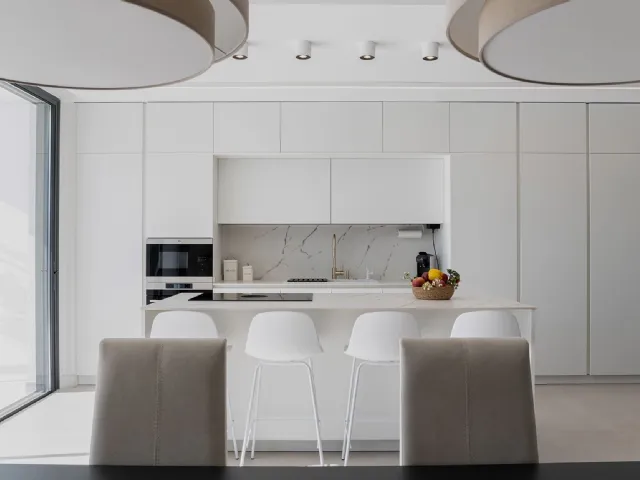 Modern Kitchen with All-Around Island D20 Total White by Doimo Cucine