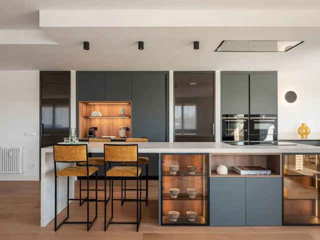 Modern Kitchen with All-Around Island D23 01 in Evosilk Fern Green by Doimo Cucine