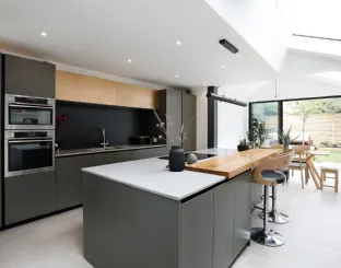 Modern Kitchen with All-Around Island D23 Moss by Doimo Cucine
