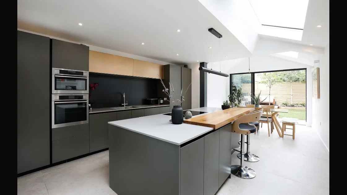 Modern Kitchen with All-Around Island D23 Moss by Doimo Cucine