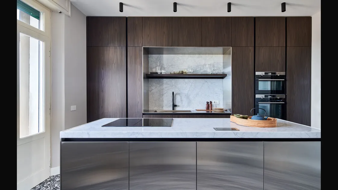 Modern All-Around D23 Kitchen in Walnut and Steel by Doimo Cucine