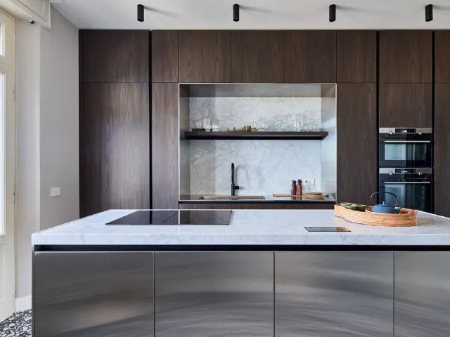 Modern All-Around D23 Kitchen in Walnut and Steel by Doimo Cucine
