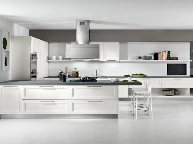 Modern Itaca angular horseshoe kitchen in open pore White lacquered solid Ash by Arredo3