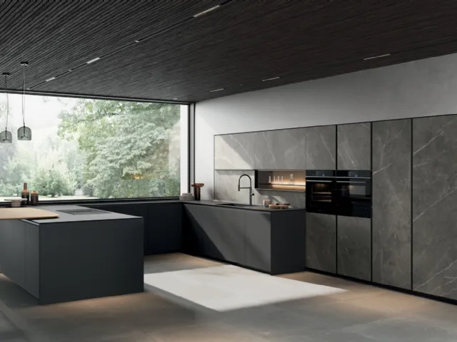 Modern kitchen with Glass 2|0 08 peninsula by Arredo3.