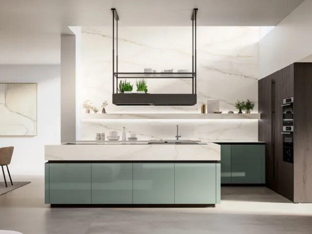 Modern kitchen with Time 04 island in glossy lacquer and ebony oak by Arredo3.