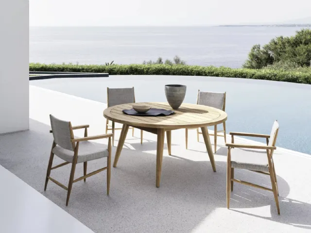 Round Eidos teak table by Gervasoni